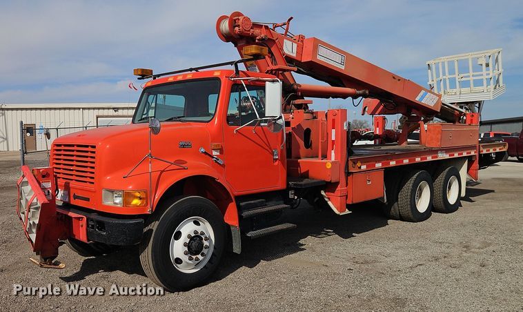 1998 International F4900 digger derrick truck - DZ4301