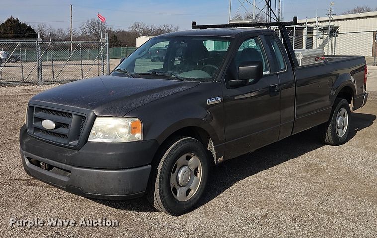 2008 Ford F150 pickup truck - DZ4304