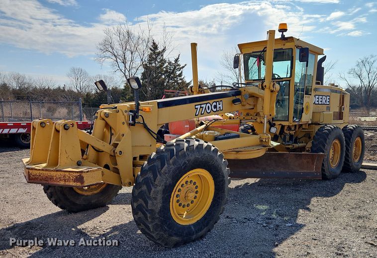 2000 John Deere 770CH motor grader - DZ4310