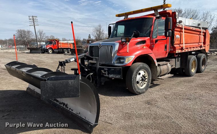 2007 International 7400 dump truck - DZ4318