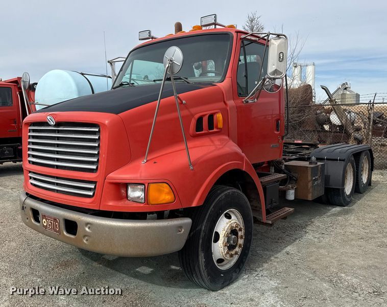 1999 Sterling LT9513 semi truck - EP2978