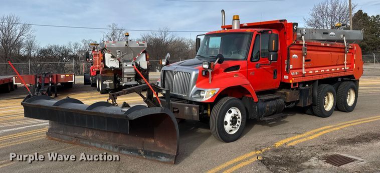 2005 International 7400 dump truck - FB0755
