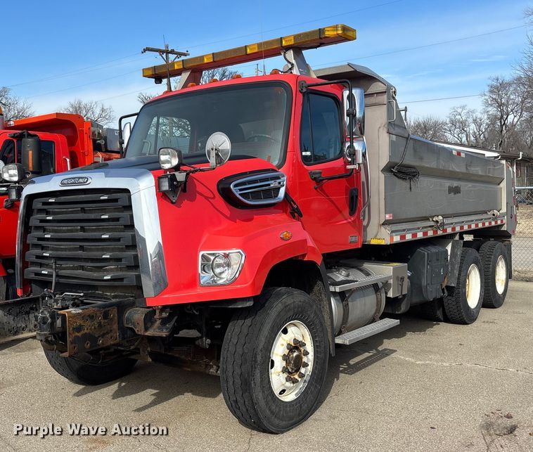 2015 Freightliner 108SD dump truck - FB0783