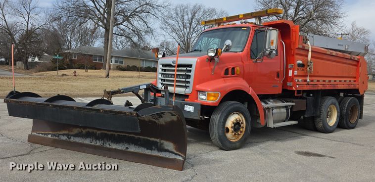 2005 Sterling LT7500 dump truck - FI0832