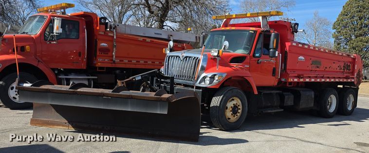 2009 Sterling 7500 dump truck - FI0833
