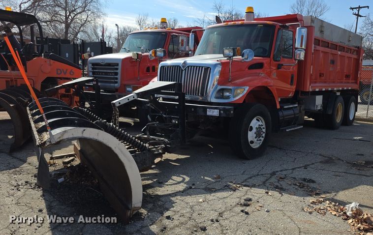 2003 International 7500 dump truck - FI0834