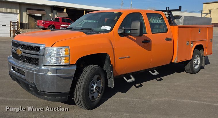 2013 Chevrolet Silverado 2500HD Crew Cab utility bed pickup truck - FI0839
