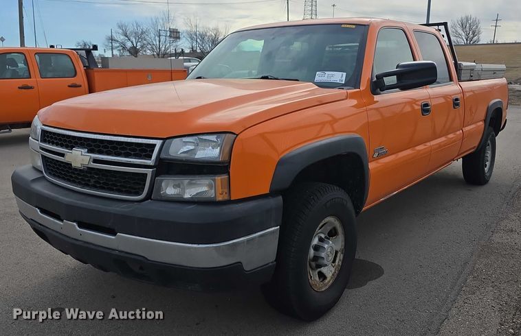 2007 Chevrolet Silverado 3500 Crew Cab pickup truck - FI0849