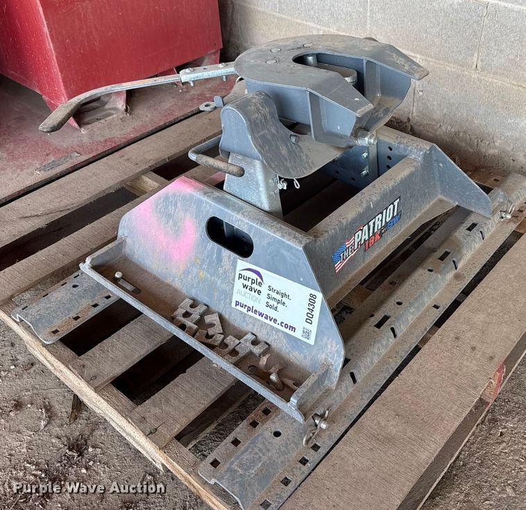 BW The Patriot 18K fifth wheel plate - DQ4308