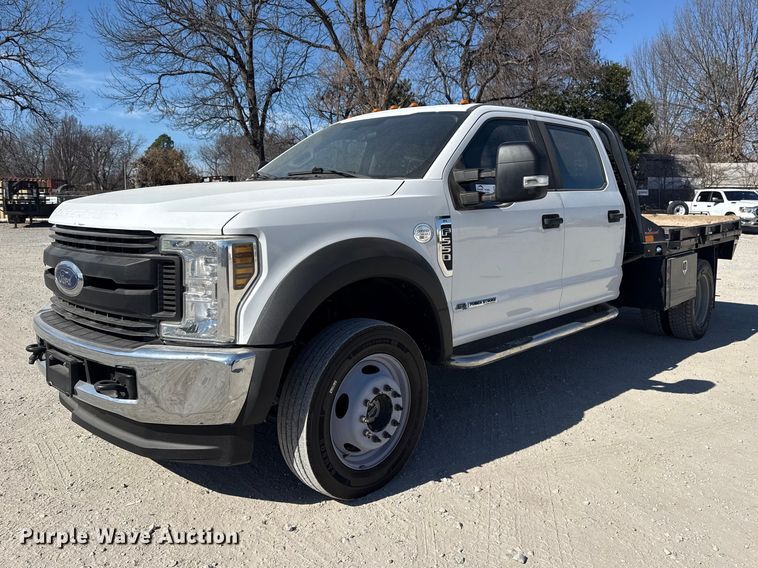 2018 Ford F550 Super Duty Crew Cab flatbed truck - DQ4333