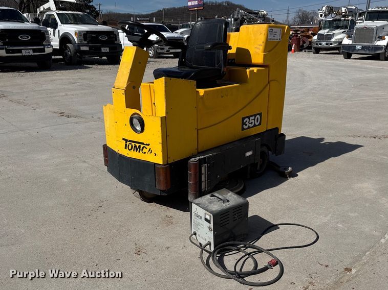 Tomcat 350 floor scrubber - DQ4336