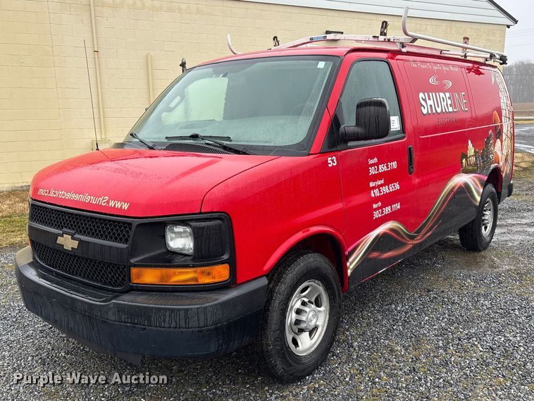 2016 Chevrolet Express 2500 van - DT2850