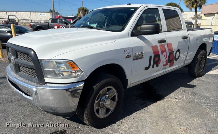 2015 Dodge 2500 Crew Cab pickup truck - DU0392
