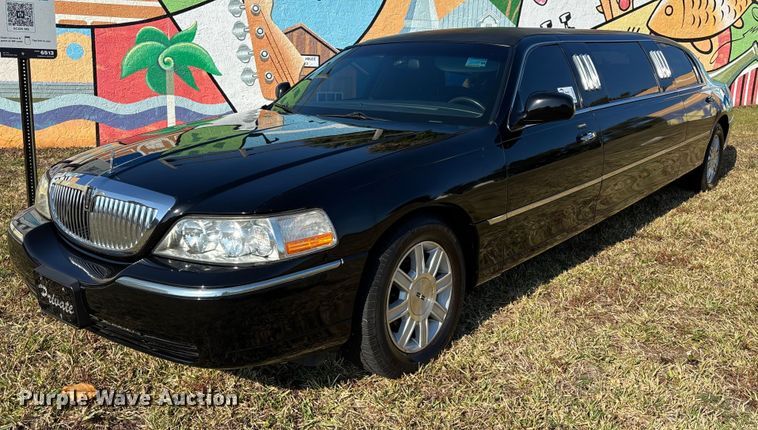 2007 Lincoln  Town Car limousine - DU0396