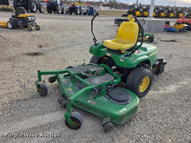 John Deere  Z-Trak F687 ZTR lawn mower - DZ3861