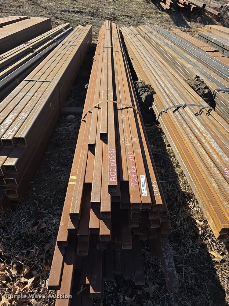 Approximately 72 pieces of tubing - DZ3919