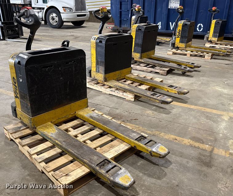 (6) Yale MPB040-EN24T2748 pallet jacks - DZ4333