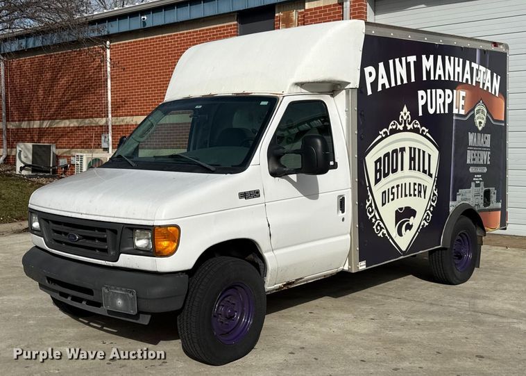 2005 Ford E350 Super Duty box truck - DZ4337