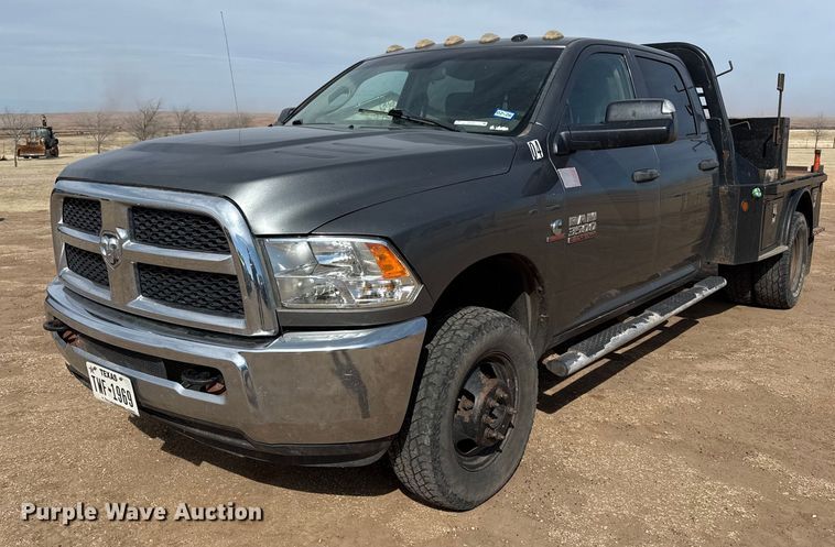 2013 RAM 3500 Crew Cab flatbed pickup truck - DZ4991