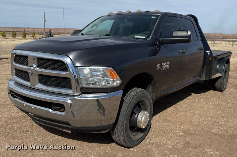 2016 RAM 3500 Crew Cab flatbed pickup truck - DZ4992