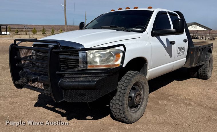 2006 Dodge Ram 3500 Crew Cab flatbed pickup truck - DZ4993