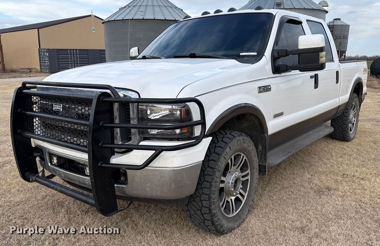 2005 Ford F250 Super Duty Crew Cab pickup truck - DZ4995