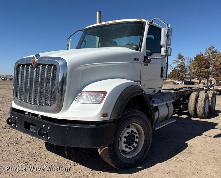 2023 International HX620 truck cab and chassis - DZ5012