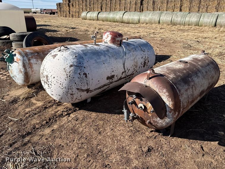 (3) propane tanks - DZ5117