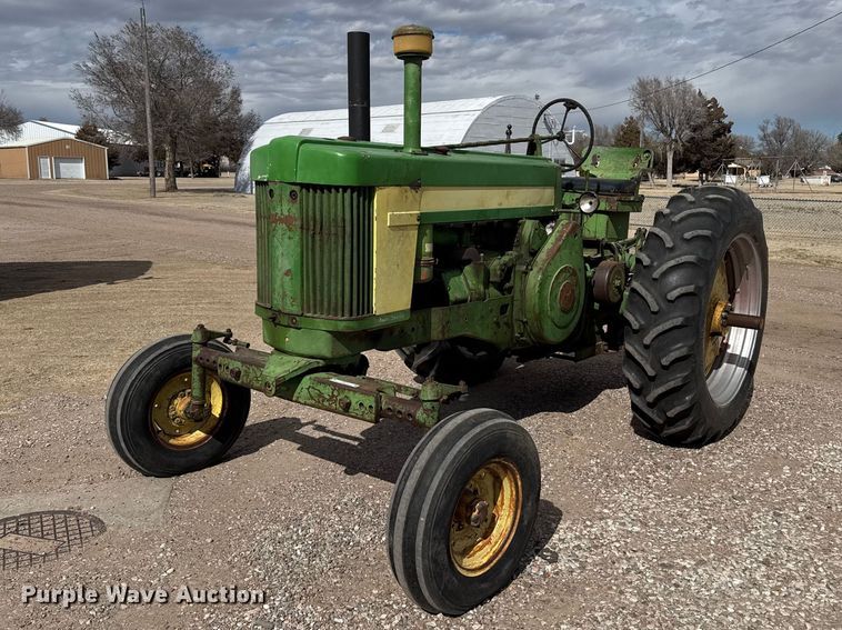 1957 John Deere 720 tractor - DZ5123