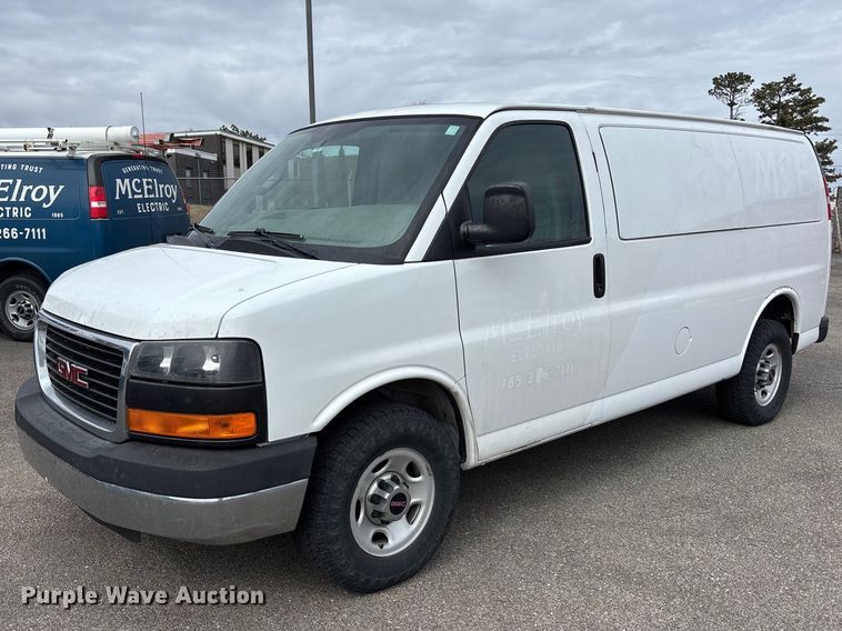 2016 GMC Savana 2500 van - EA4457