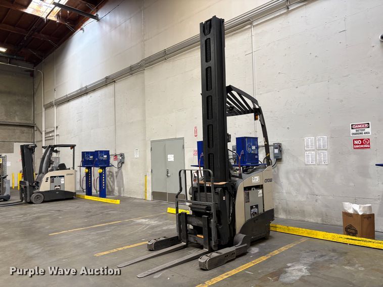 2016 Crown RM6025-45 reach truck - EC8260