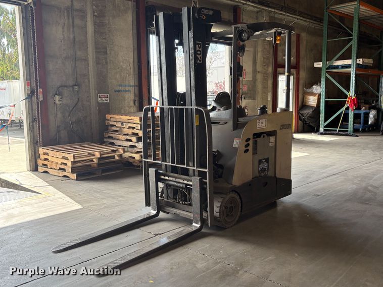 2015 Crown RC5545-40 forklift - EC8262