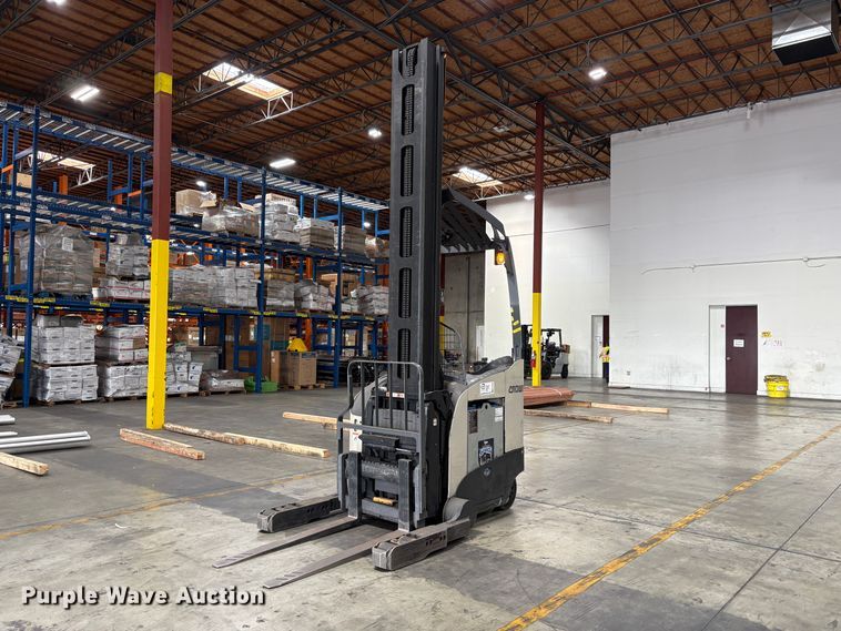 2016 Crown RM6025-45 reach truck - EC8263