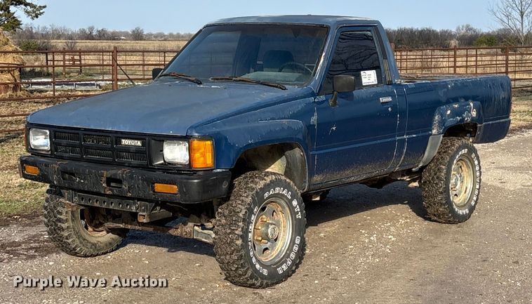 1986 Toyota pickup truck - ED2429