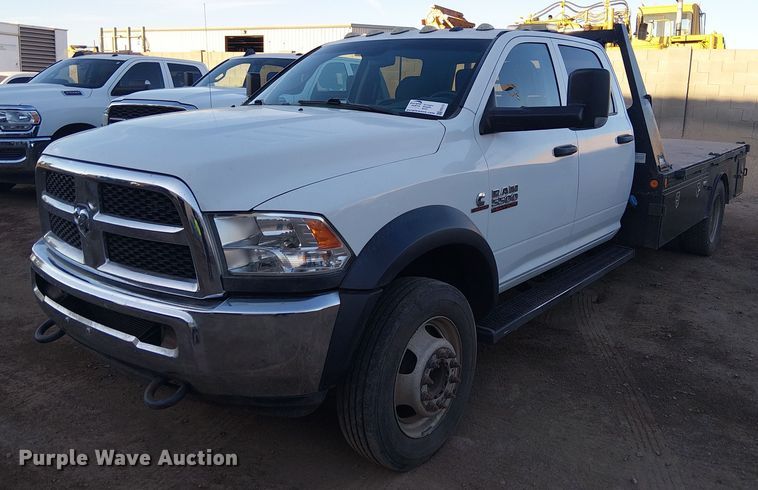 2016 RAM 5500 Crew Cab flatbed truck - EE5151