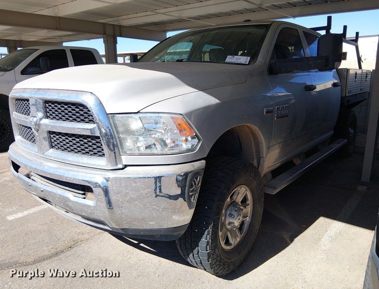 2017 RAM 2500 Crew Cab flatbed pickup truck - EE5162