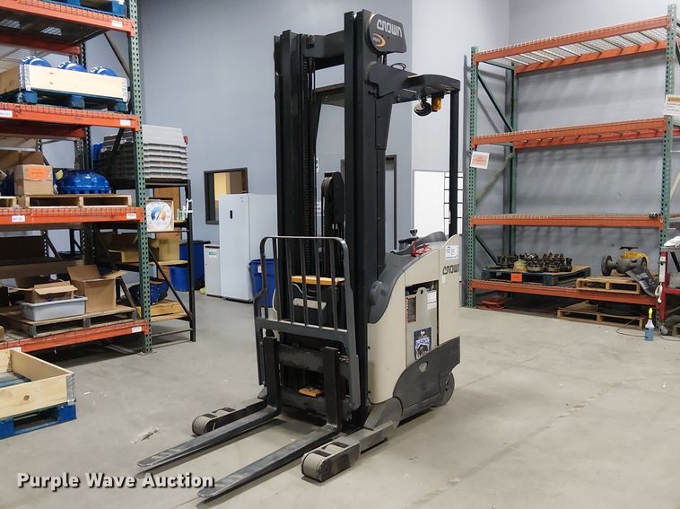 2016 Crown RR5725-35 reach truck - EE5186