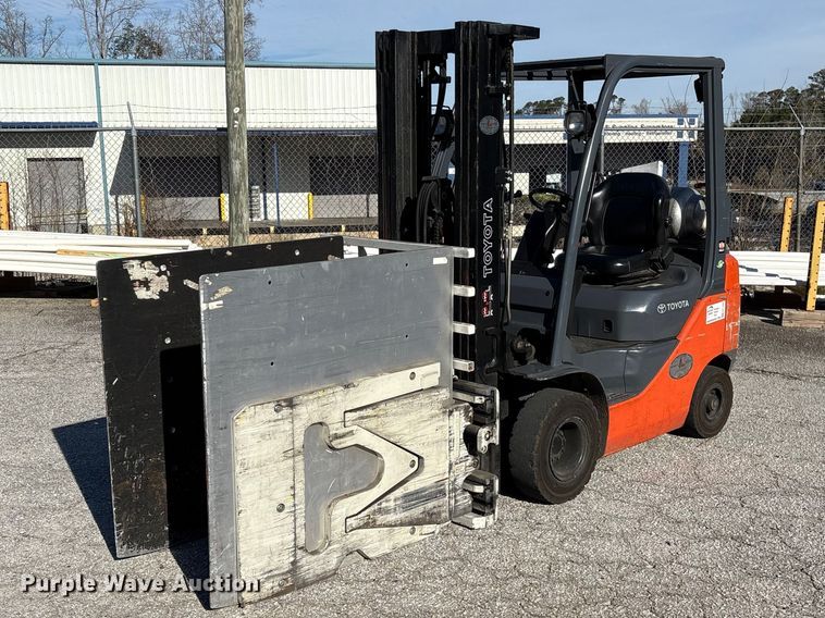 2015 Toyota 8FGU18 forklift - EF1005