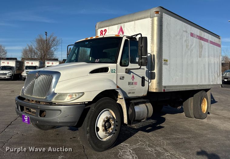 2005 International 4300 box truck - EF2313