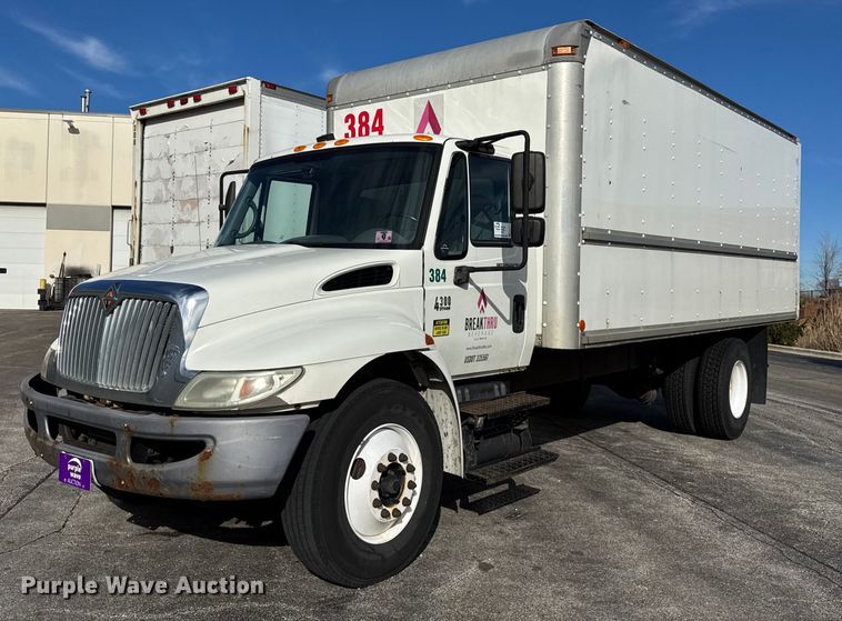 2007 International 4300 box truck - EF2318