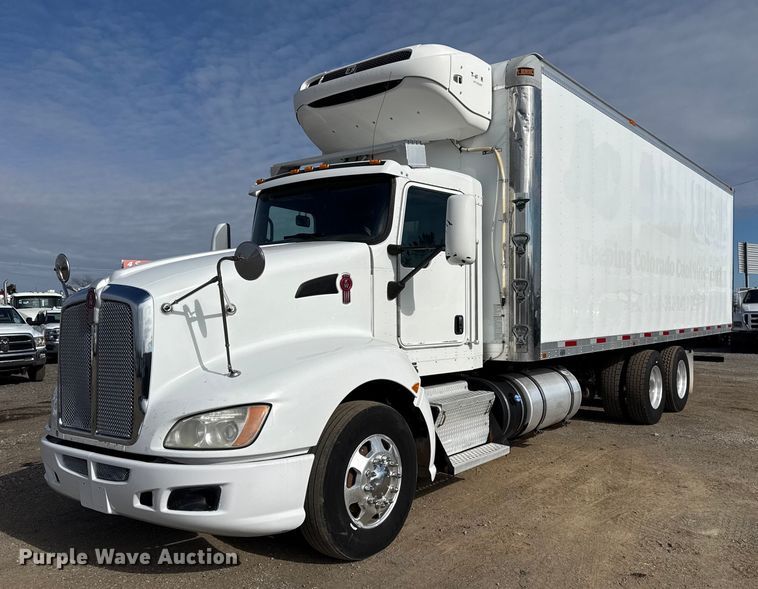 2013 Kenworth T660 box truck - EG1817