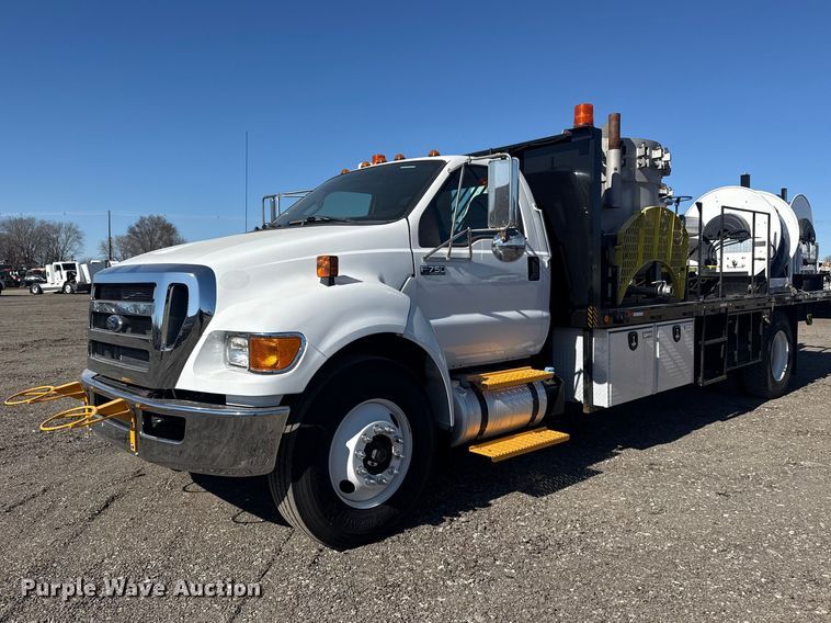 2013 Ford F750 Super Duty flatbed truck with PH and chlorine testing system - EG2148