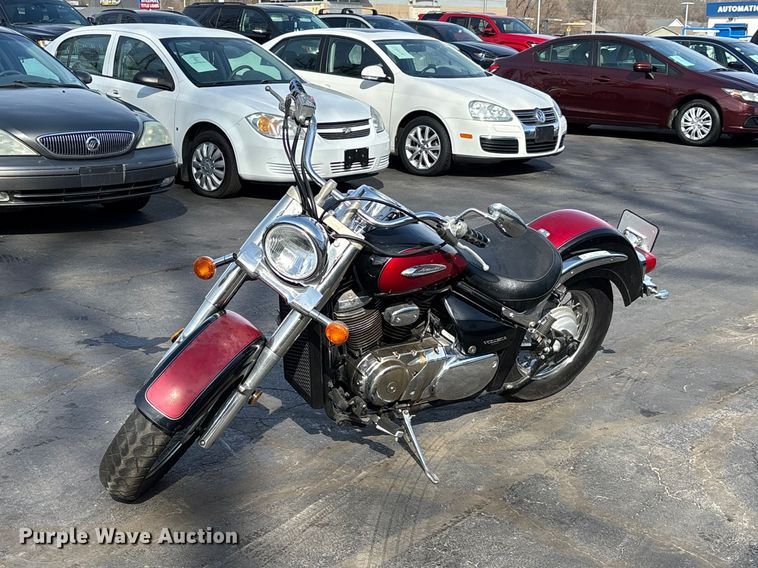 2001 Suzuki Intruder motorcycle - EJ7801