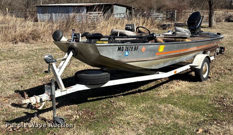 1980 Bass Tracker III boat - EN5971