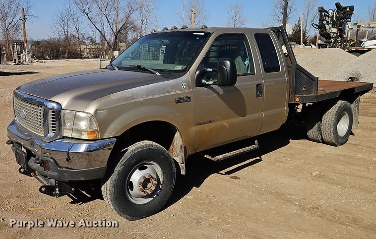 2000 Ford F350 Super Duty Ext. Cab flatbed pickup truck - EO7015