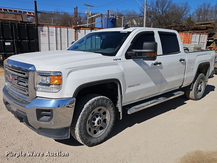 2017 GMC Sierra 2500HD Crew Cab pickup truck - EO7025