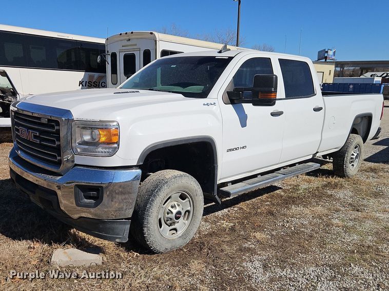 2016 GMC Sierra 2500HD Crew Cab pickup truck - EO7026