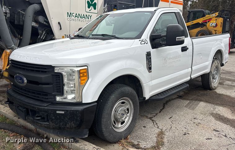 2017 Ford F250 pickup truck - ES5013