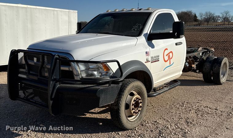 2016 RAM 5500 truck cab and chassis - ES5813