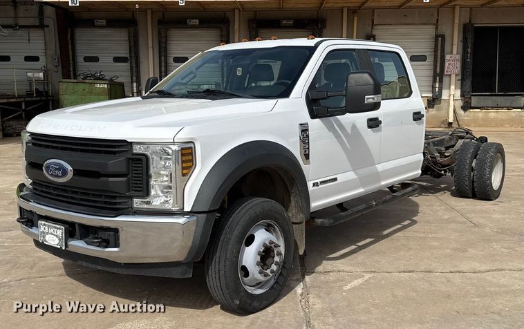 2019 Ford F550 truck cab and chassis - ES5884